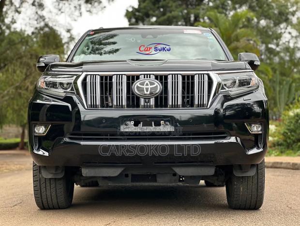 Black 2018 Toyota Land Cruiser Prado - Stylish Off-Road Vehicle