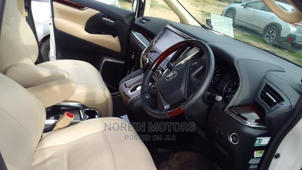 2017 Toyota Alphard Off-White: Luxury and Style