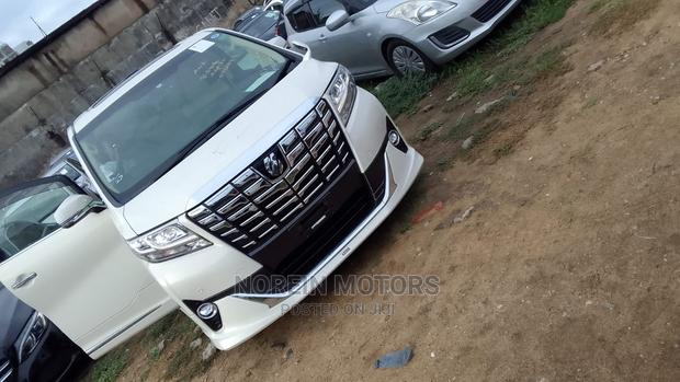 2017 Toyota Alphard Off-White: Luxury and Style
