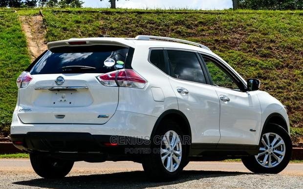 Used 2016 Nissan X-Trail in White: Great Condition
