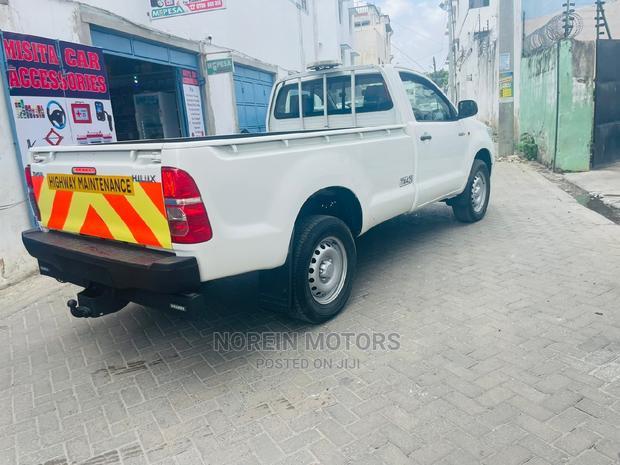 2016 Toyota Hilux in Pearl: Perfect Work and Leisure Truck
