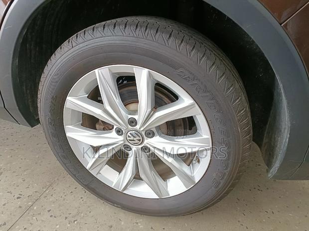 Brown 2018 Volkswagen Tiguan: Sophisticated and Comfortable SUV