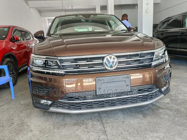 Brown 2018 Volkswagen Tiguan: Sophisticated and Comfortable SUV