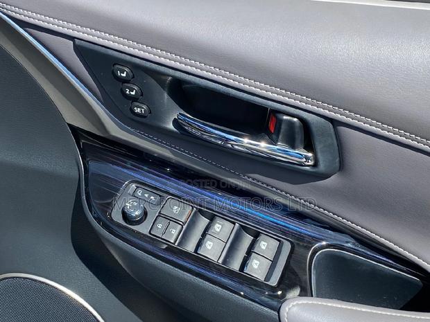 Blue Toyota Harrier 2016: Powerful & Comfortable Crossover