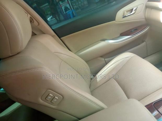 2012 Toyota Crown Silver - Experience Sophisticated Driving