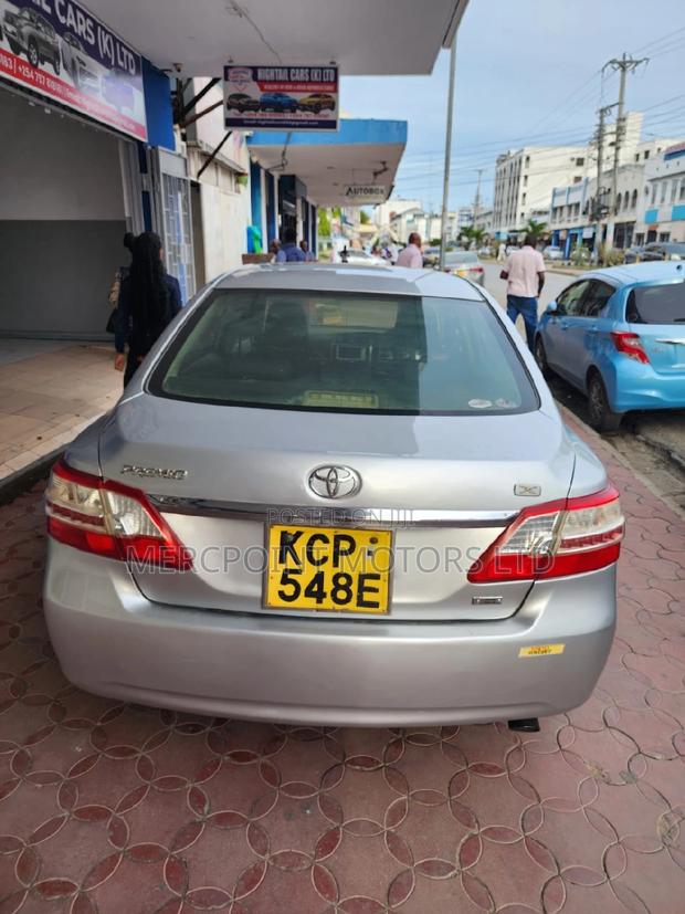 2011 Toyota Premio Silver: Perfect Blend of Style and Performance