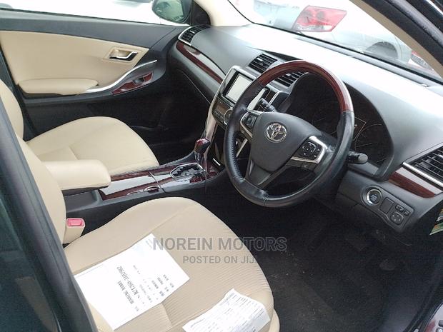 2015 Toyota Premio AWD Black: Stylish and Reliable Pre-owned Sedan