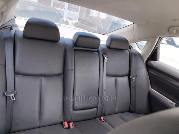 Off-White 2016 Nissan Teana: Sophisticated Sedan