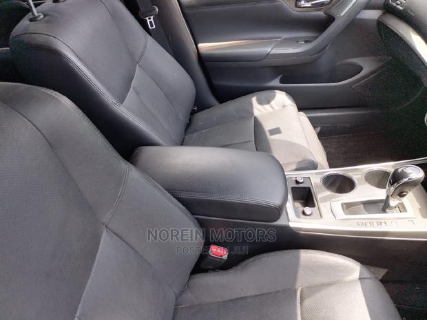 Off-White 2016 Nissan Teana: Sophisticated Sedan