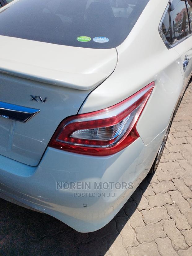 Off-White 2016 Nissan Teana: Sophisticated Sedan