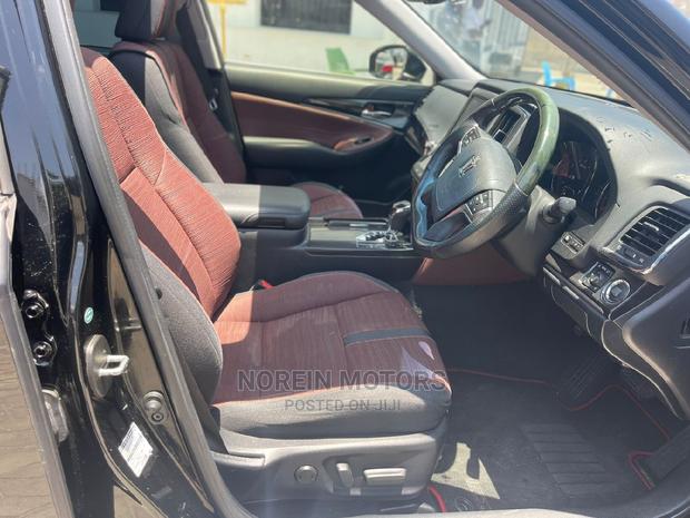 2015 Toyota Crown Matt Black - Modern & Sophisticated