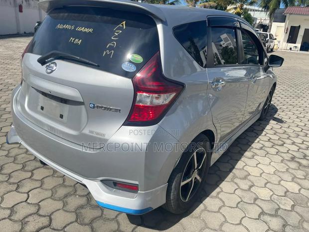 Stylish 2016 Nissan Note in Silver - Compact Car for Everyday Use