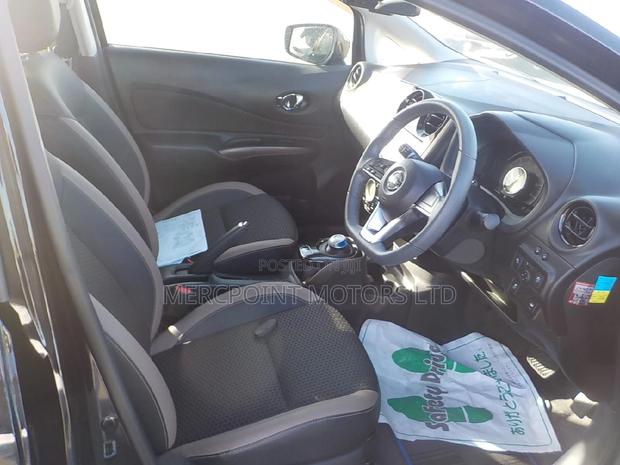 Stylish 2016 Nissan Note in Silver - Compact Car for Everyday Use