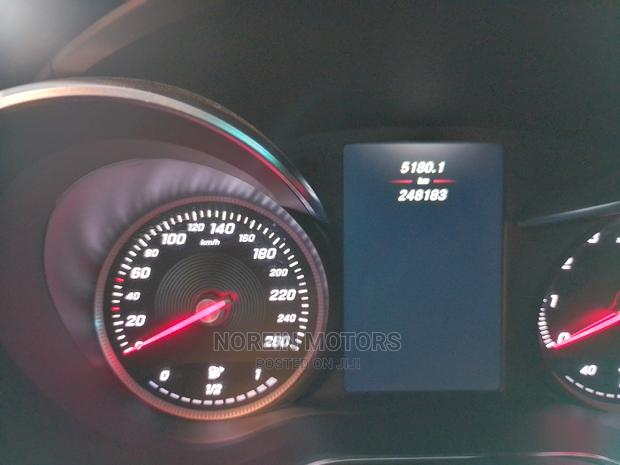2015 Mercedes-Benz C200 Blue: Luxury Performance in a Compact Package