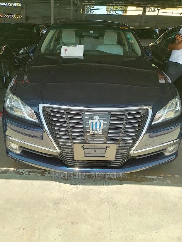2015 Toyota Crown Blue - Affordable Luxury Sedan Available