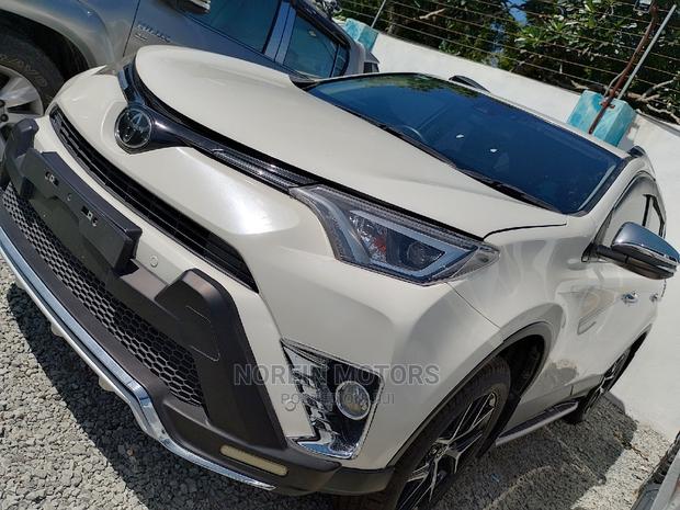 White 2016 Toyota RAV4: Spacious & Reliable Crossover