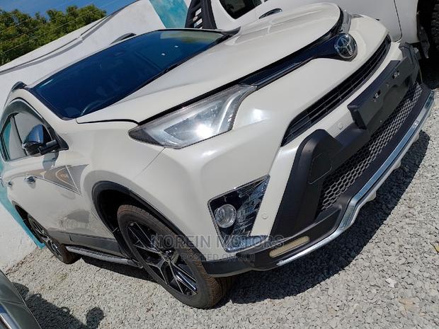 White 2016 Toyota RAV4: Spacious & Reliable Crossover