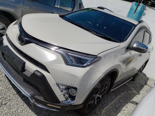 White 2016 Toyota RAV4: Spacious & Reliable Crossover