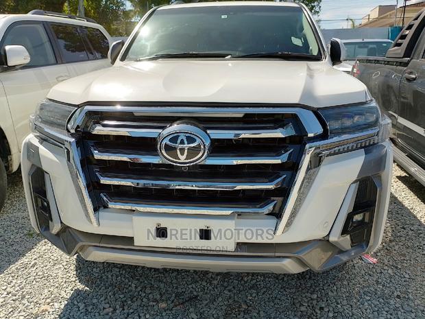 White Toyota Land Cruiser Prado 2017: Adventure Package