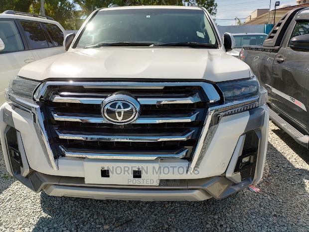 White Toyota Land Cruiser Prado 2017: Adventure Package