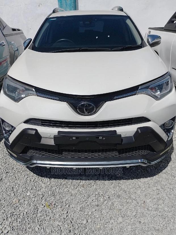 White 2016 Toyota RAV4: Spacious & Reliable Crossover