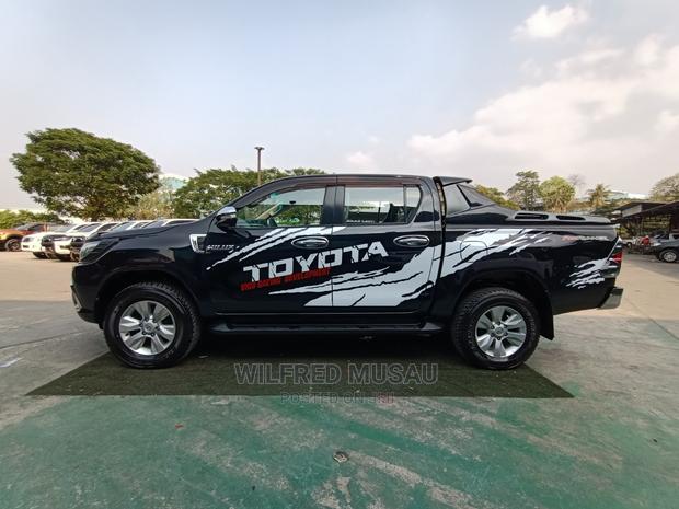 2016 Toyota Hilux Black Edition: Unmatched Off-Road Capability