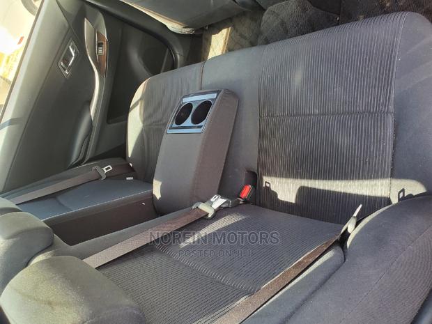 2016 Toyota Blue Allion: Comfortable and Efficient Sedan