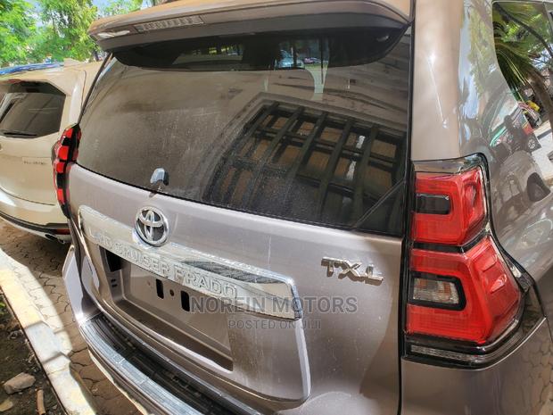 Toyota Land Cruiser Prado 2018 - Gold Edition