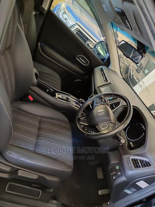 'Black 2016 Honda Vezel - Spacious and Modern Compact SUV'