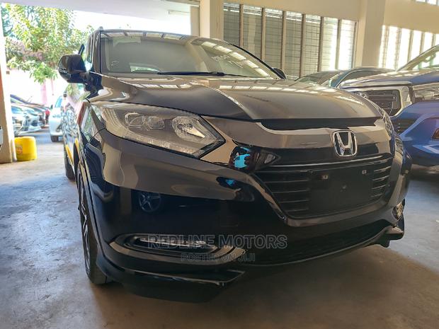 'Black 2016 Honda Vezel - Spacious and Modern Compact SUV'