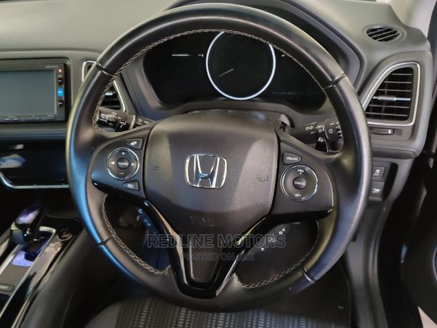 'Black 2016 Honda Vezel - Spacious and Modern Compact SUV'