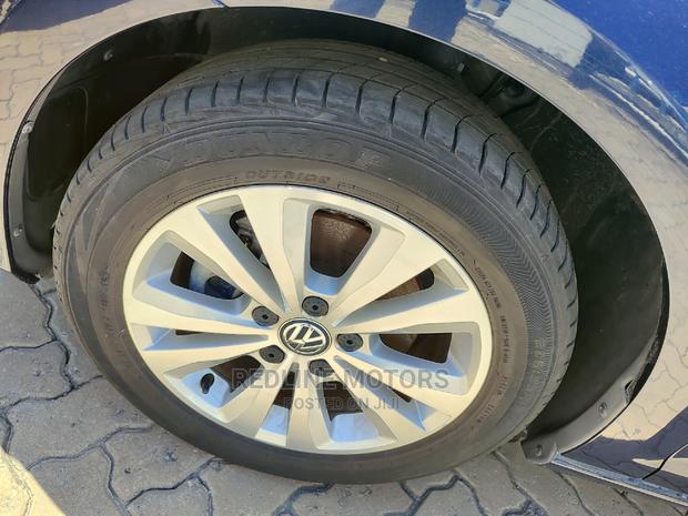 2016 Blue Volkswagen Golf: Modern & Fuel-efficient