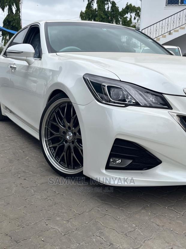 Used 2016 Toyota Crown in White: Affordable and Stylish