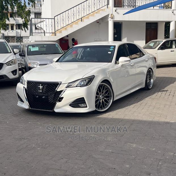 Used 2016 Toyota Crown in White: Affordable and Stylish