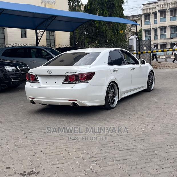 Used 2016 Toyota Crown in White: Affordable and Stylish
