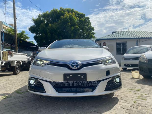 2016 Toyota Auris - White Edition - Luxury and Performance
