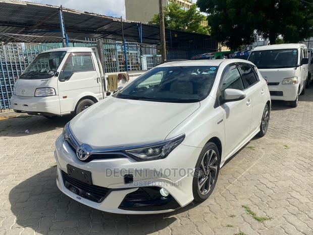 2016 Toyota Auris - White Edition - Luxury and Performance