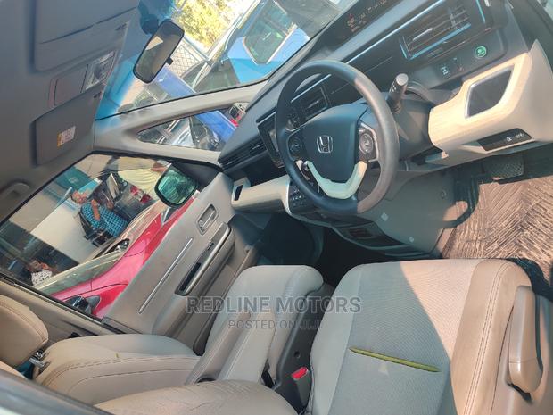 2016 Honda Stepwgn in White: Versatile and Reliable Midsize SUV
