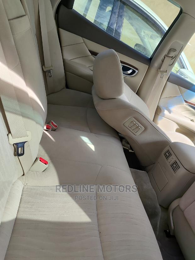 2016 Nissan Fuga Silver: Luxury and Comfort in a Sedan