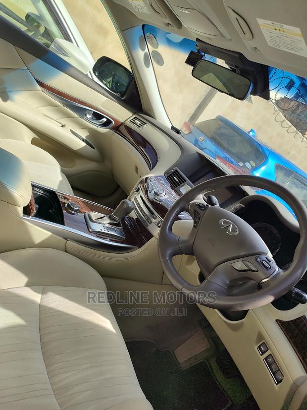 2016 Nissan Fuga Silver: Luxury and Comfort in a Sedan
