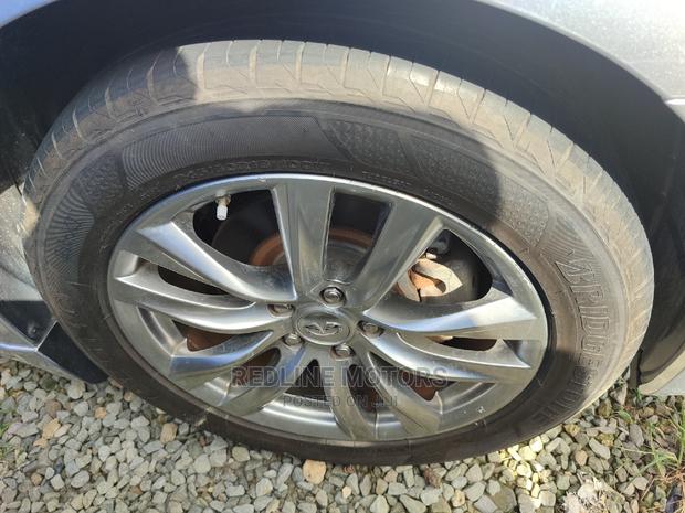 2016 Nissan Fuga Silver: Luxury and Comfort in a Sedan
