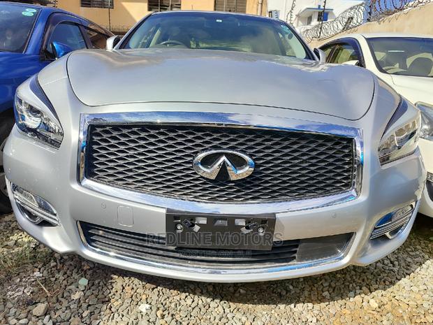 2016 Nissan Fuga Silver: Luxury and Comfort in a Sedan