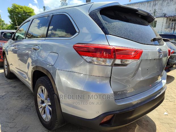 2016 Toyota Kluger 4x4 Silver - Used SUV with Advanced Features