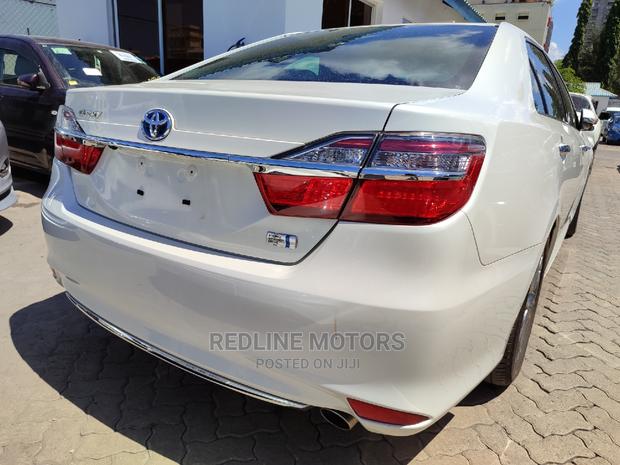 2016 Toyota Camry White Sedan - Used Car