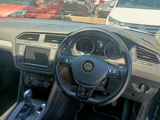 2017 Volkswagen Tiguan Blue: Perfect for Everyday Driving