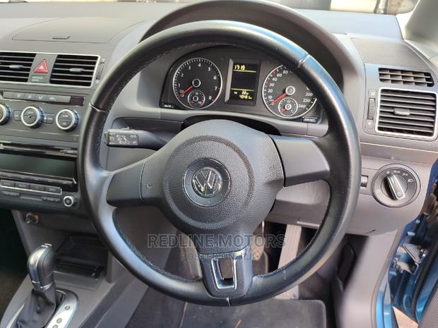 2016 Blue Touran Volkswagen: High-Performance Family Vehicle