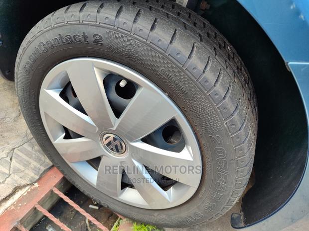 2016 Blue Touran Volkswagen: High-Performance Family Vehicle