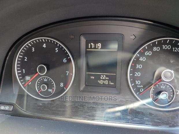 2016 Blue Touran Volkswagen: High-Performance Family Vehicle