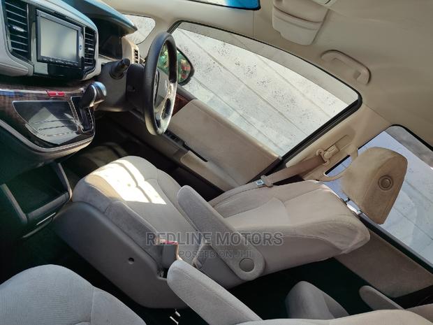Pearl-Coated 2016 Honda Odyssey: Spacious and Stylish Minivan