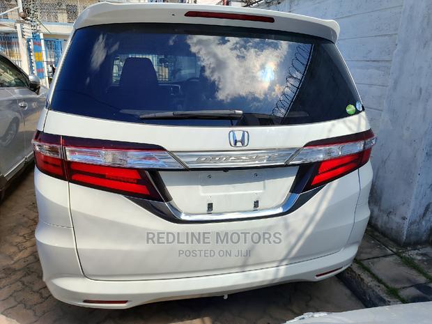 Pearl-Coated 2016 Honda Odyssey: Spacious and Stylish Minivan